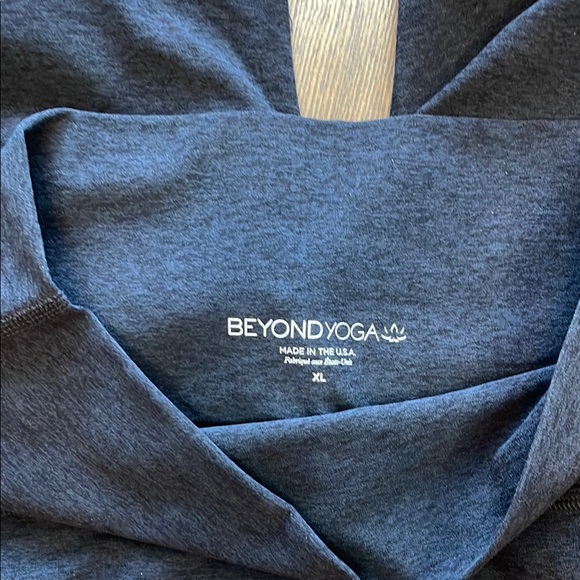 Beyond Yoga Biker Shorts with Pockets - Picture 8 of 9